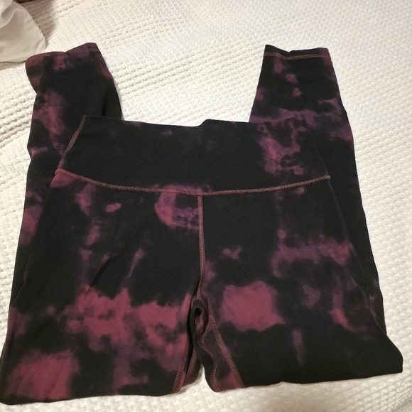 CRZ YOGA Butterlift Workout Leggings 25" In Burgundy Tie Dye- Size M(Tag Cutoff) - Picture 2 of 7